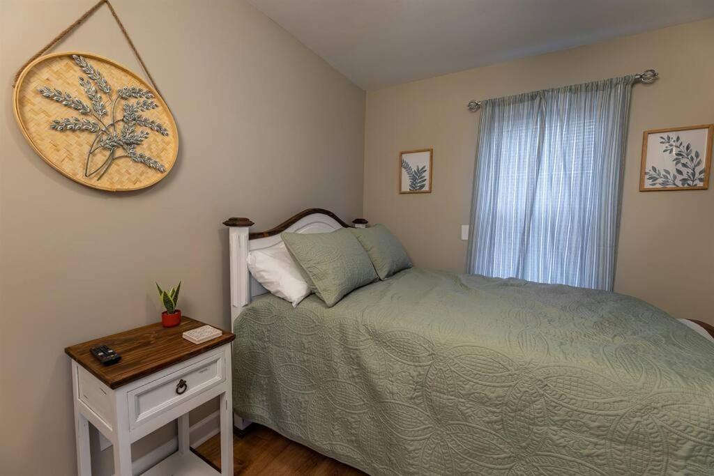 The Cardinal Nest A Cozy Cottage On Main St Saint Charles Esterno foto