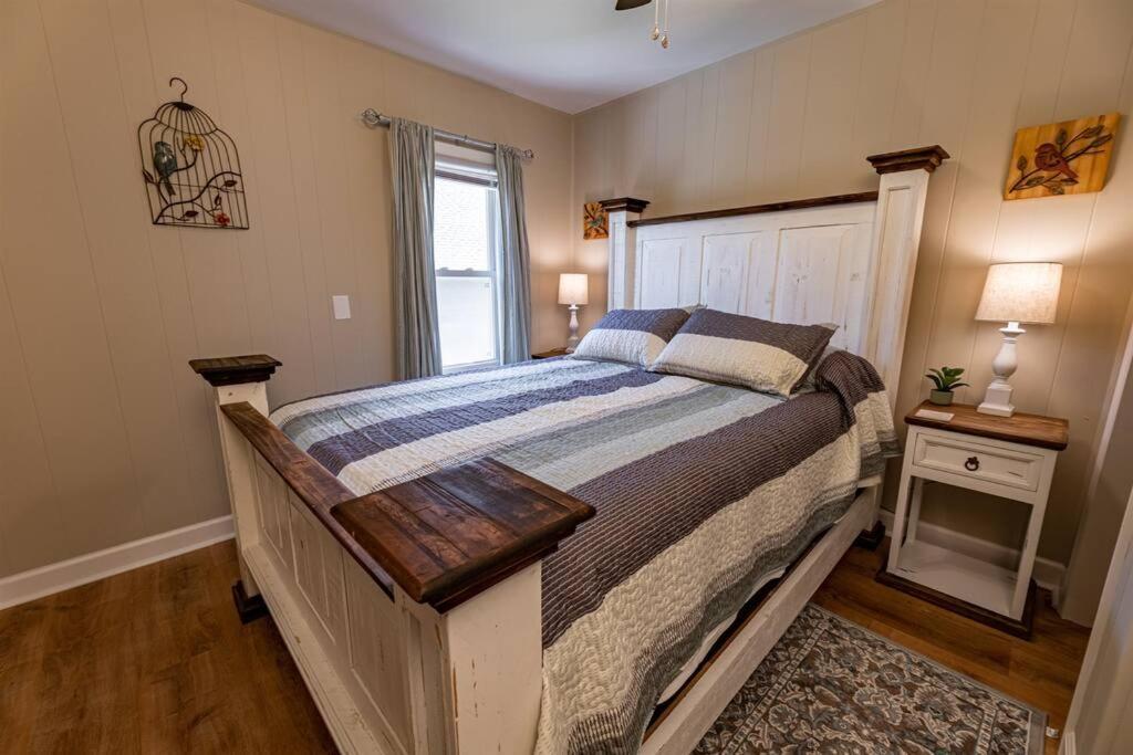 The Cardinal Nest A Cozy Cottage On Main St Saint Charles Esterno foto